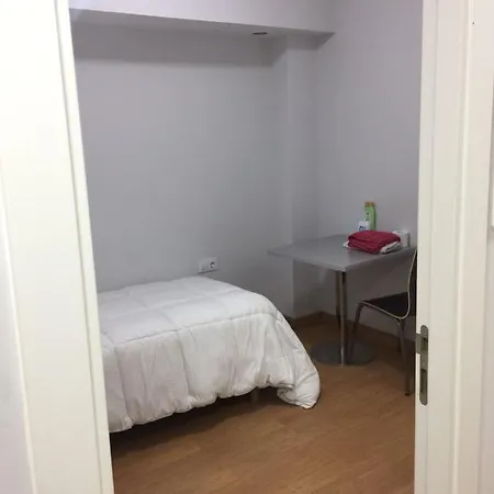 Habitacion Individual Con Bano Compartido, A-1 * Vigo
